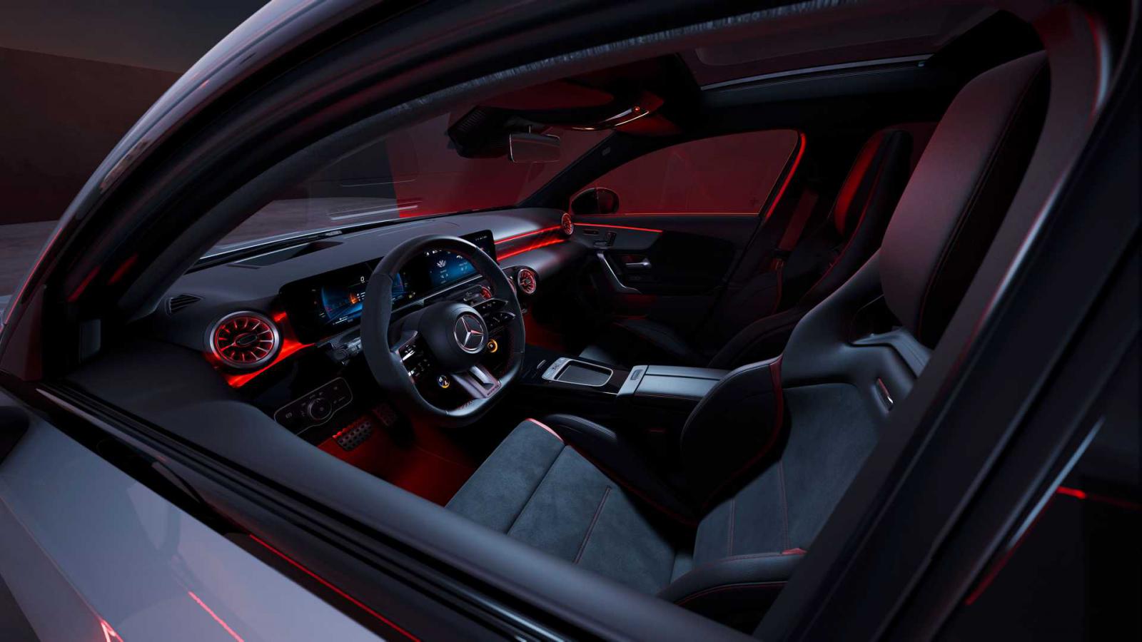 Πιο hi-tech και με ήπια υβριδικό boost η ανανεωμένη Mercedes A-Class